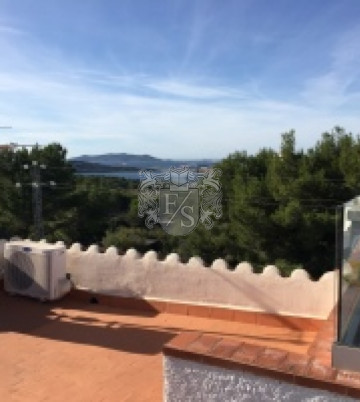 Schönes Stadthaus mit Dachterrasse in Can Pep Simo mit Meerblick