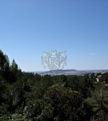 Baugrundstück mit Baulizenz in Jesus mit Blick über die Stadt und das Meer